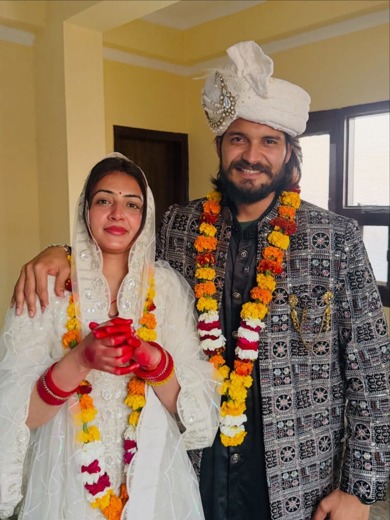 With My 💕❤️....#explorepage #chandrikadixit #viral #couple(2) With My 💕❤️....#explorepage #chandrikadixit #viral #couple(2)